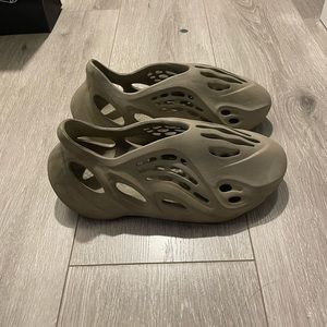 [SOLD] Yeezy Foam Runner